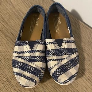 Tom's Navy Denim Embroidered 6.5